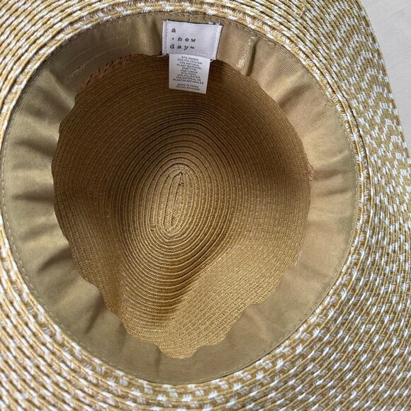 A New‎ Day Wide Brim Straw Sun Hat in Natural and White, One Size - Picture 6 of 7